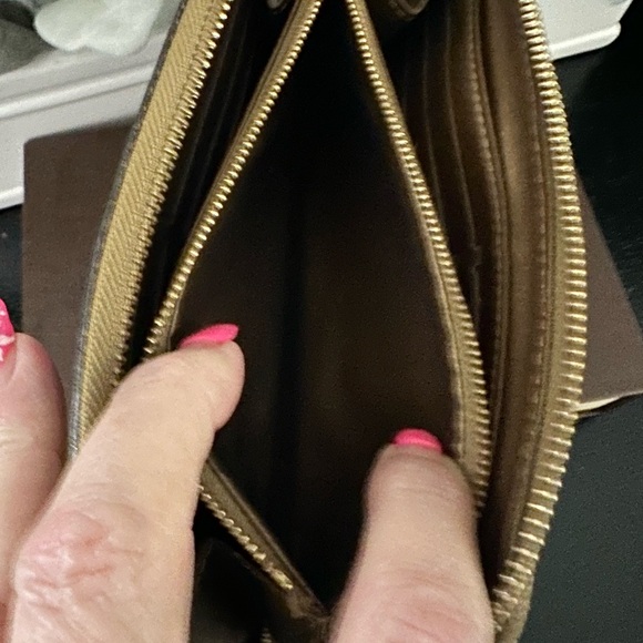 AUTHENTIC Louis Vuitton Gold Leather Zippy Wallet in EUC - Picture 9 of 10